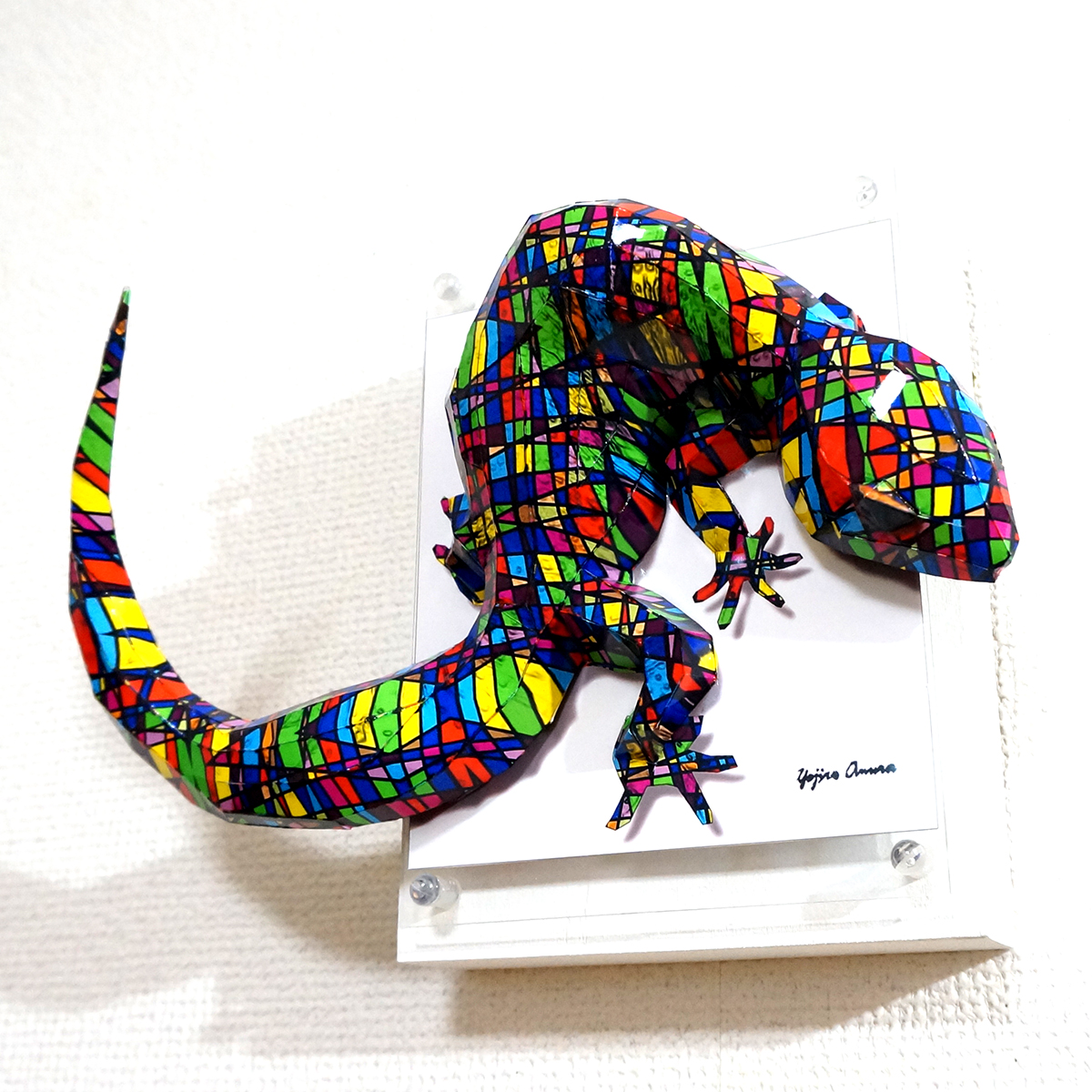 色めくトカゲは下にねじれる