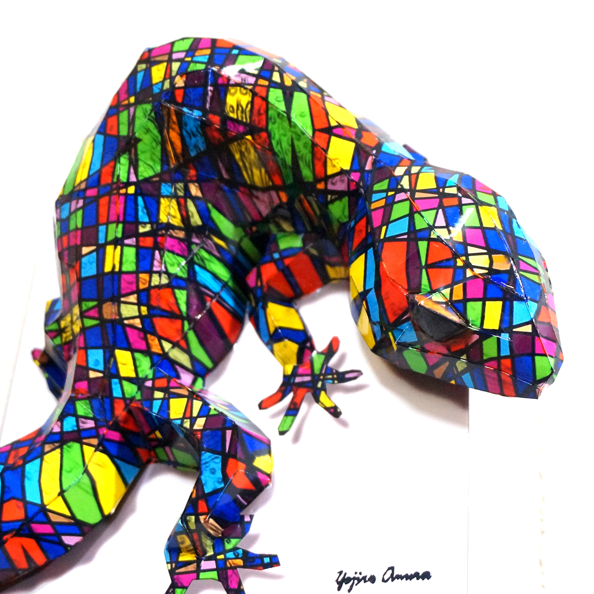 色めくトカゲは下にねじれる - 画像 (4)