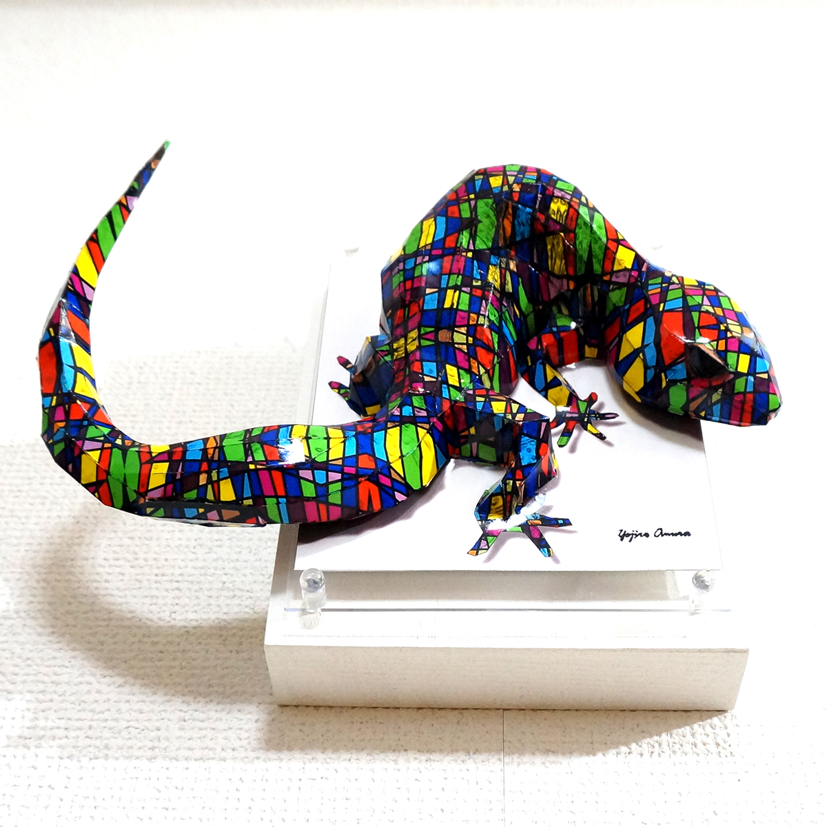 色めくトカゲは下にねじれる - 画像 (5)